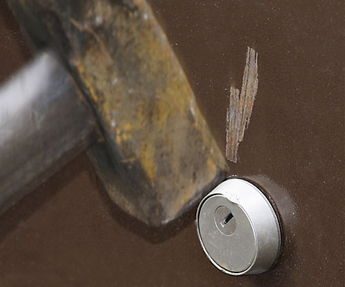 сбивание защиты цилиндра